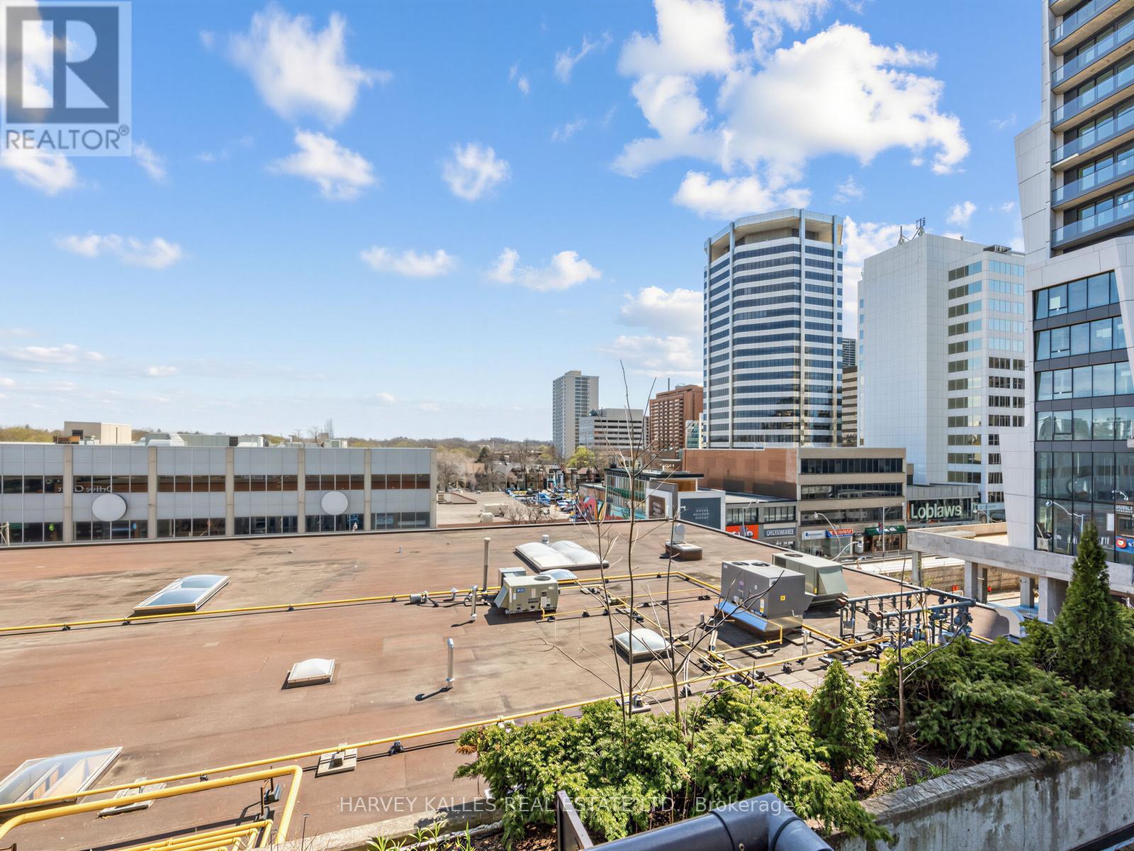 422 - 10 DELISLE AVENUE