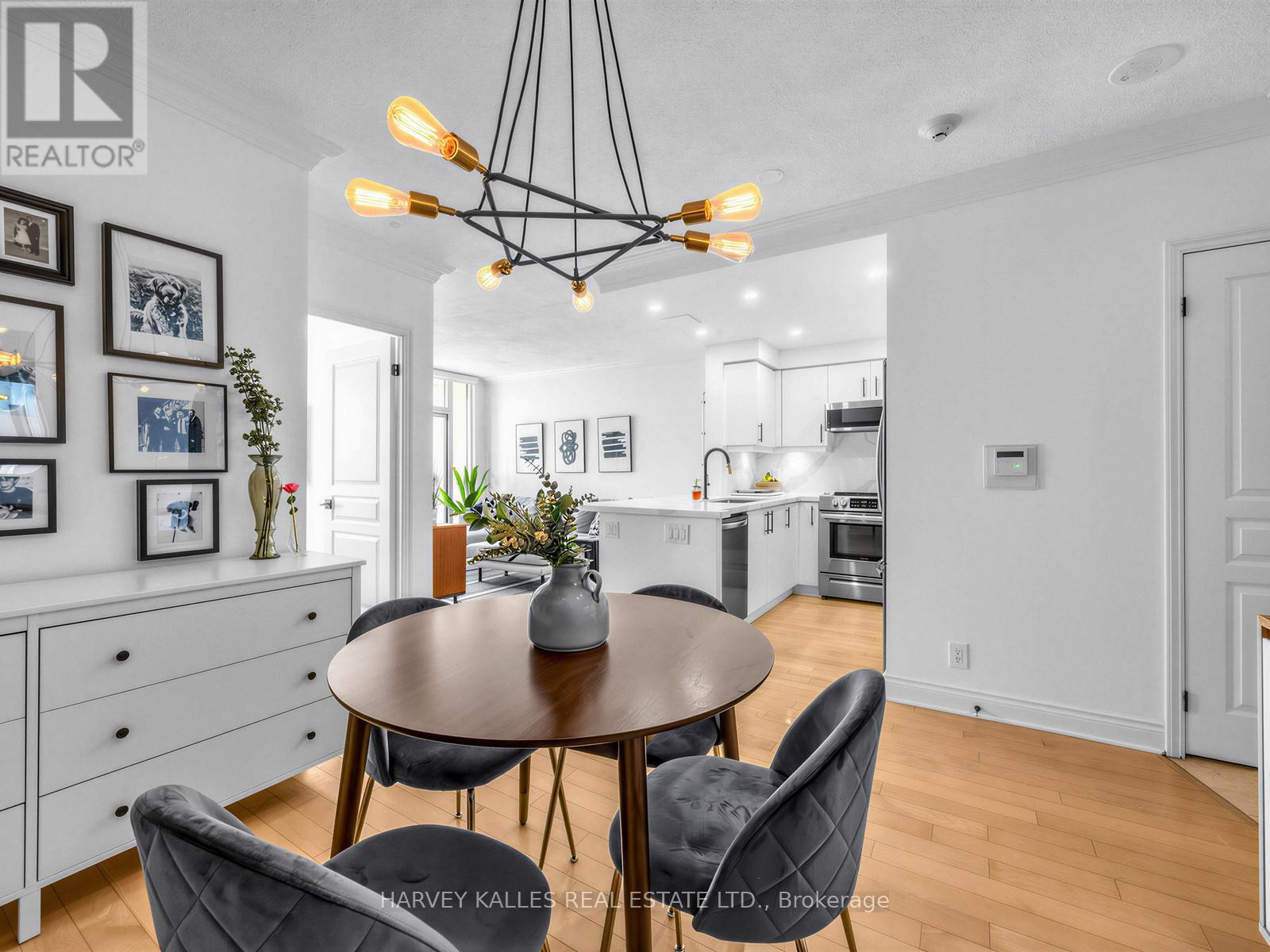 422 - 10 DELISLE AVENUE