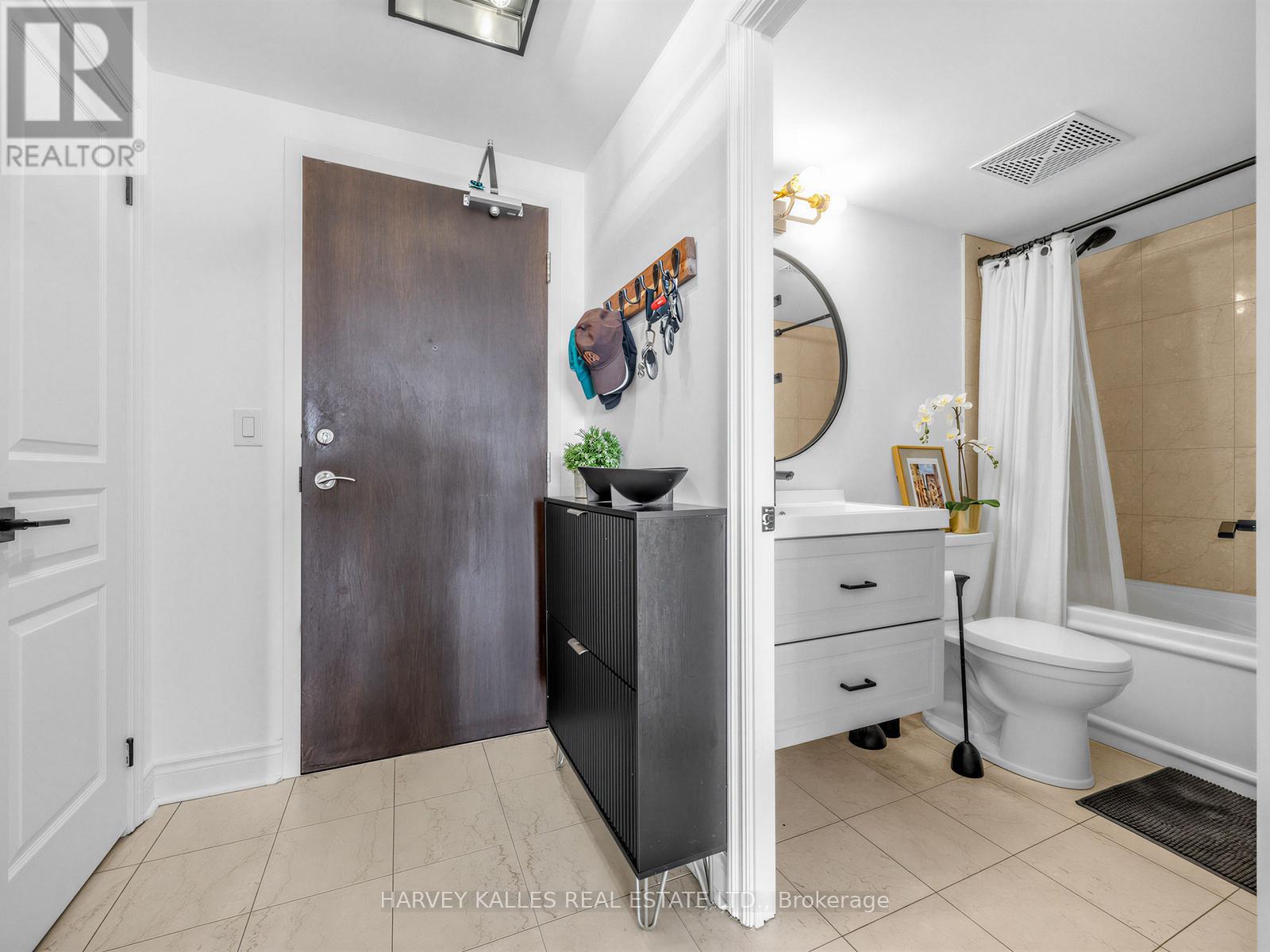 422 - 10 DELISLE AVENUE