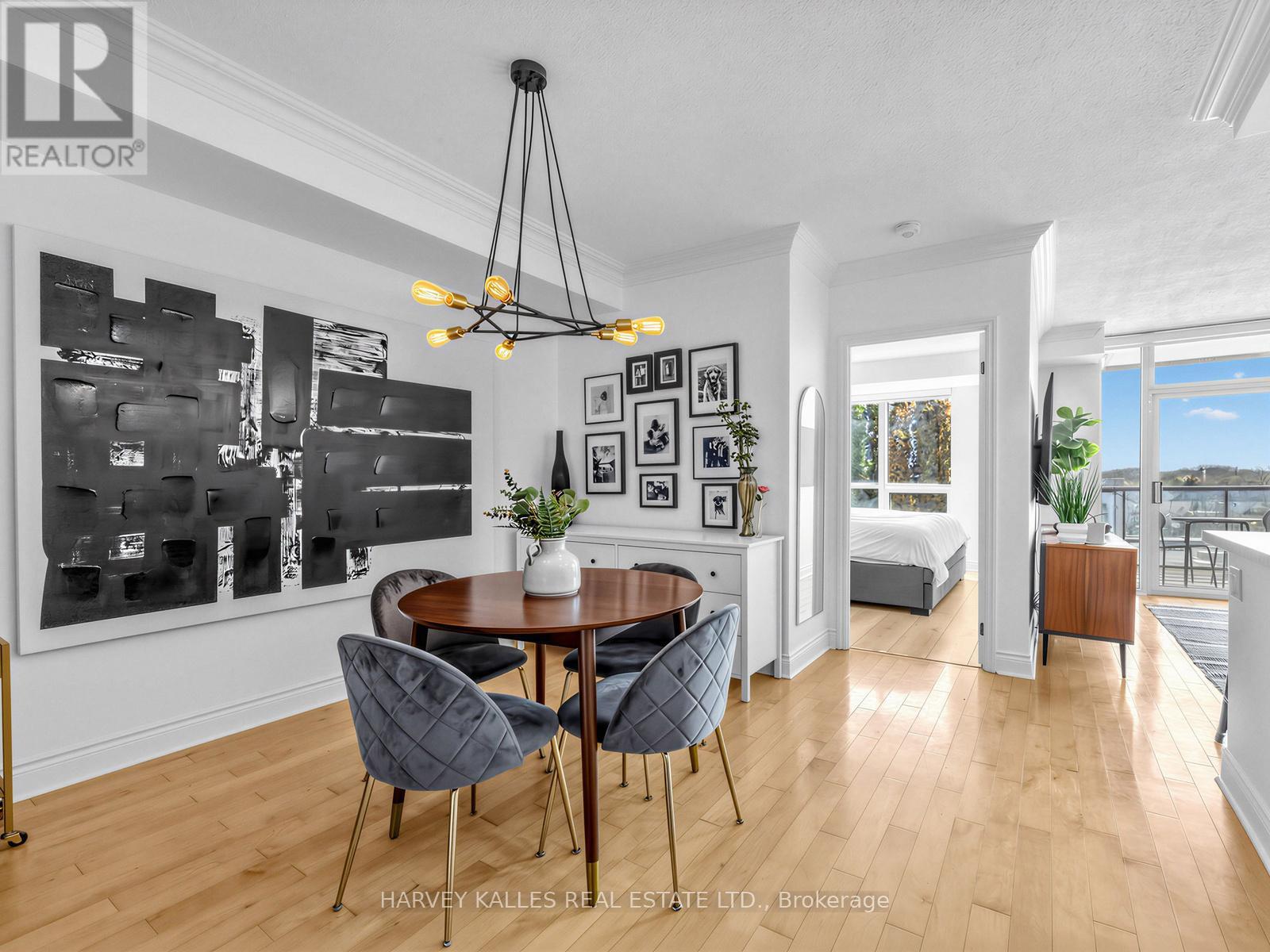 422 - 10 DELISLE AVENUE