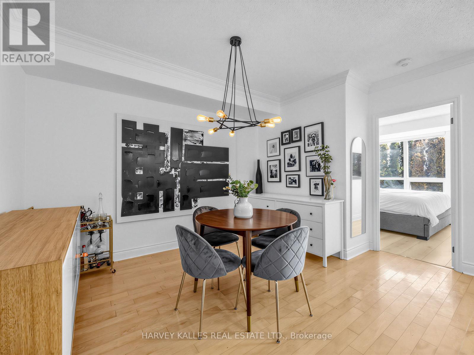 422 - 10 DELISLE AVENUE