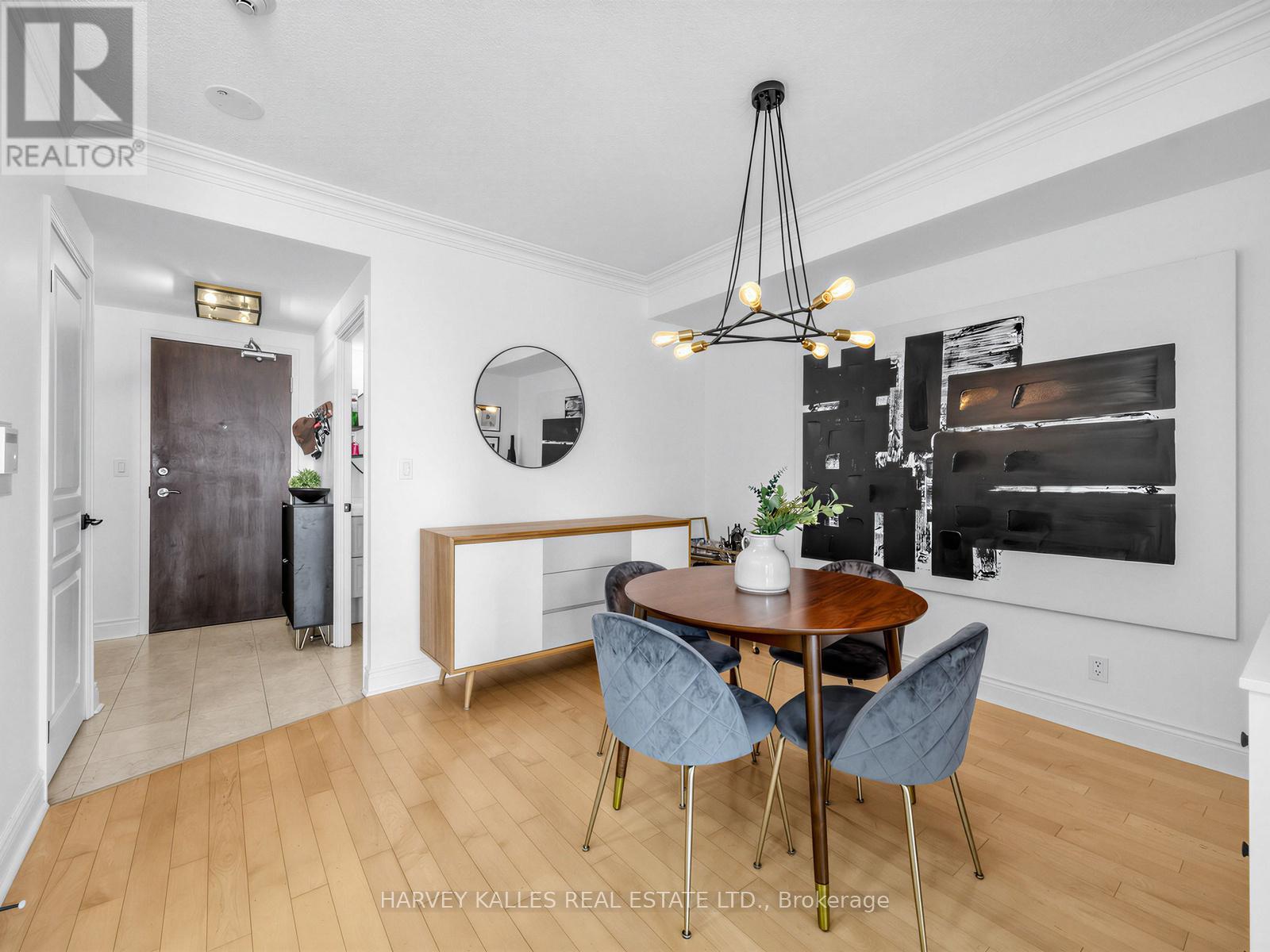 422 - 10 DELISLE AVENUE