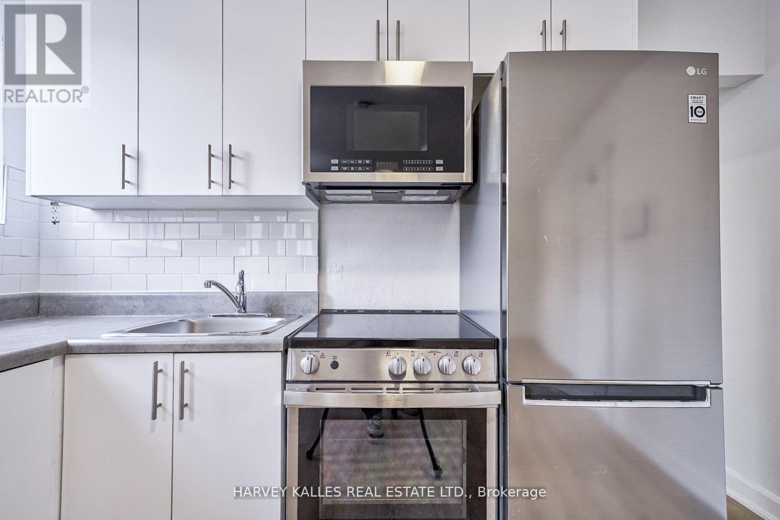 UNIT 3 - 1046 BATHURST STREET