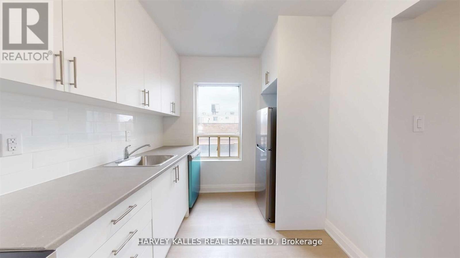 7 - 98 NORTHCLIFFE BOULEVARD