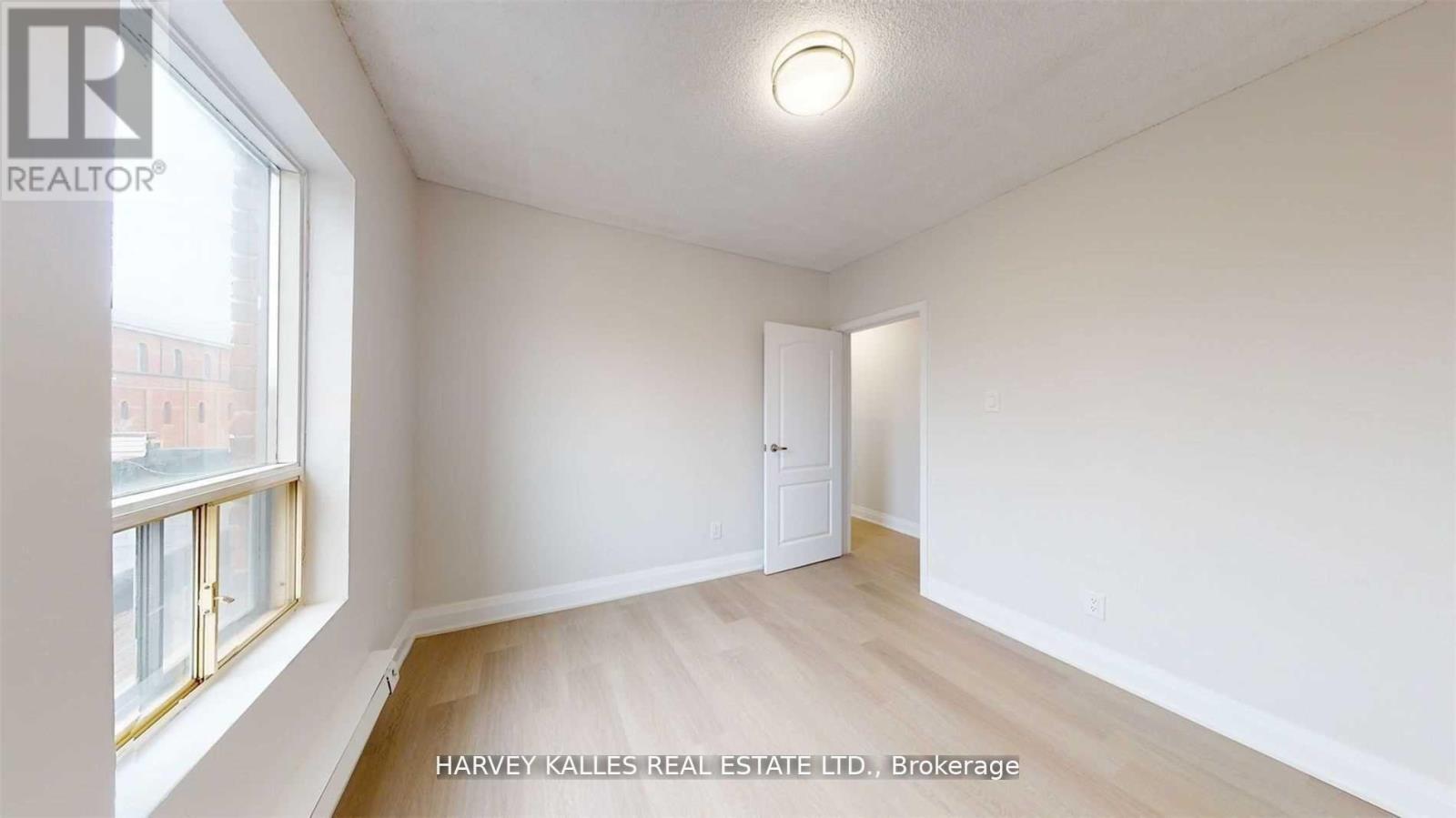 7 - 98 NORTHCLIFFE BOULEVARD