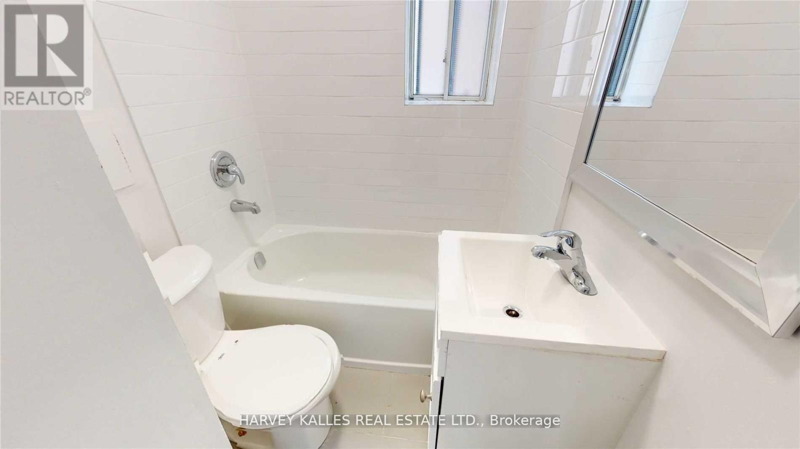 3 - 320 LONSDALE ROAD