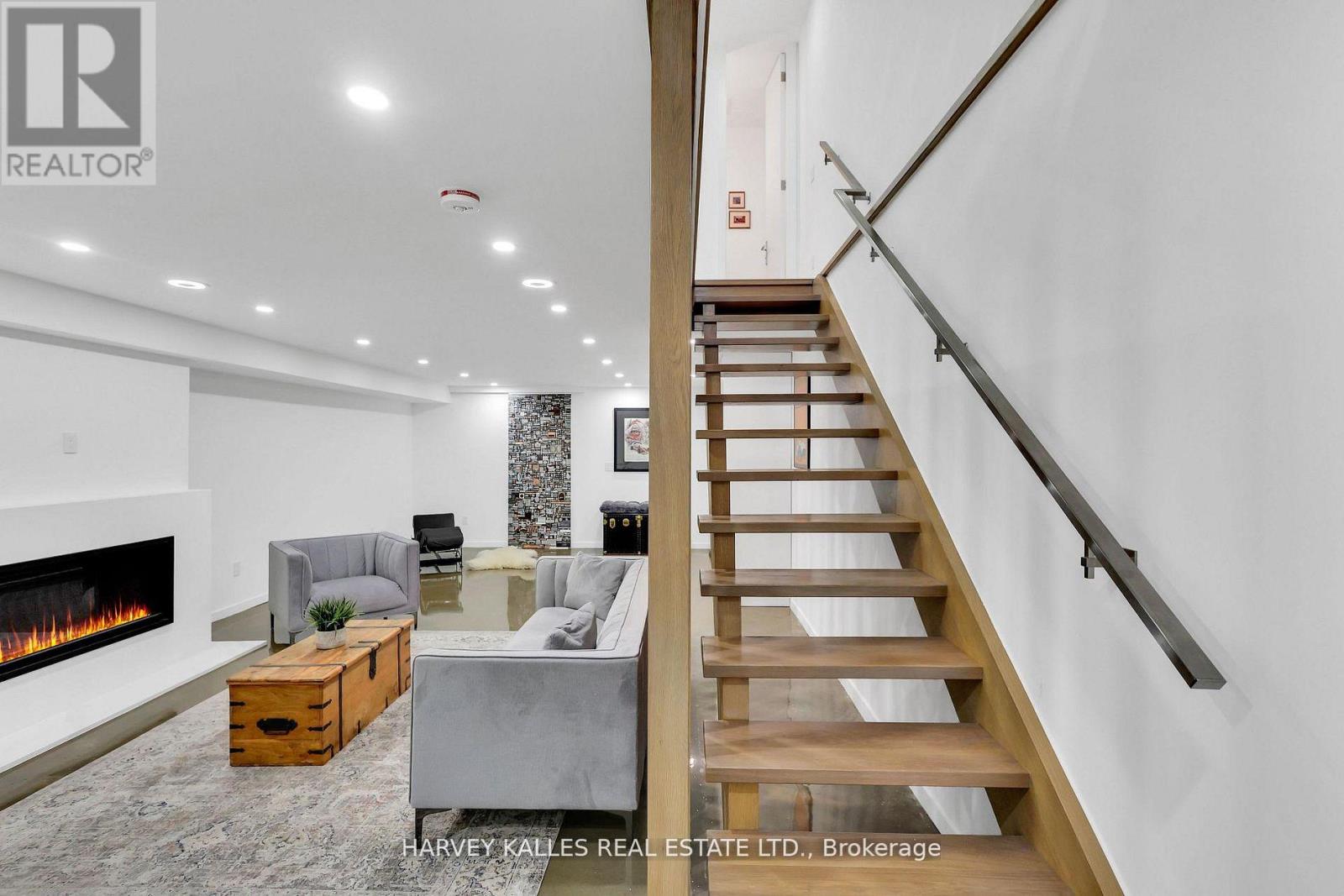 223 WYCHWOOD AVENUE