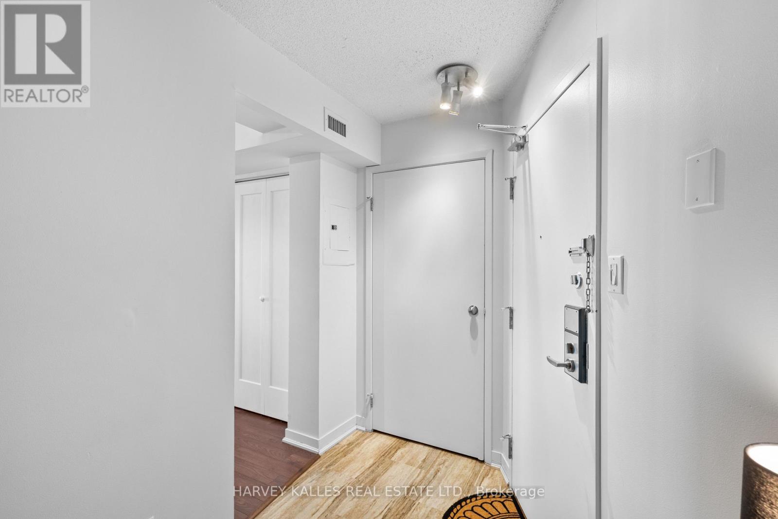 803 - 650 QUEENS QUAY W