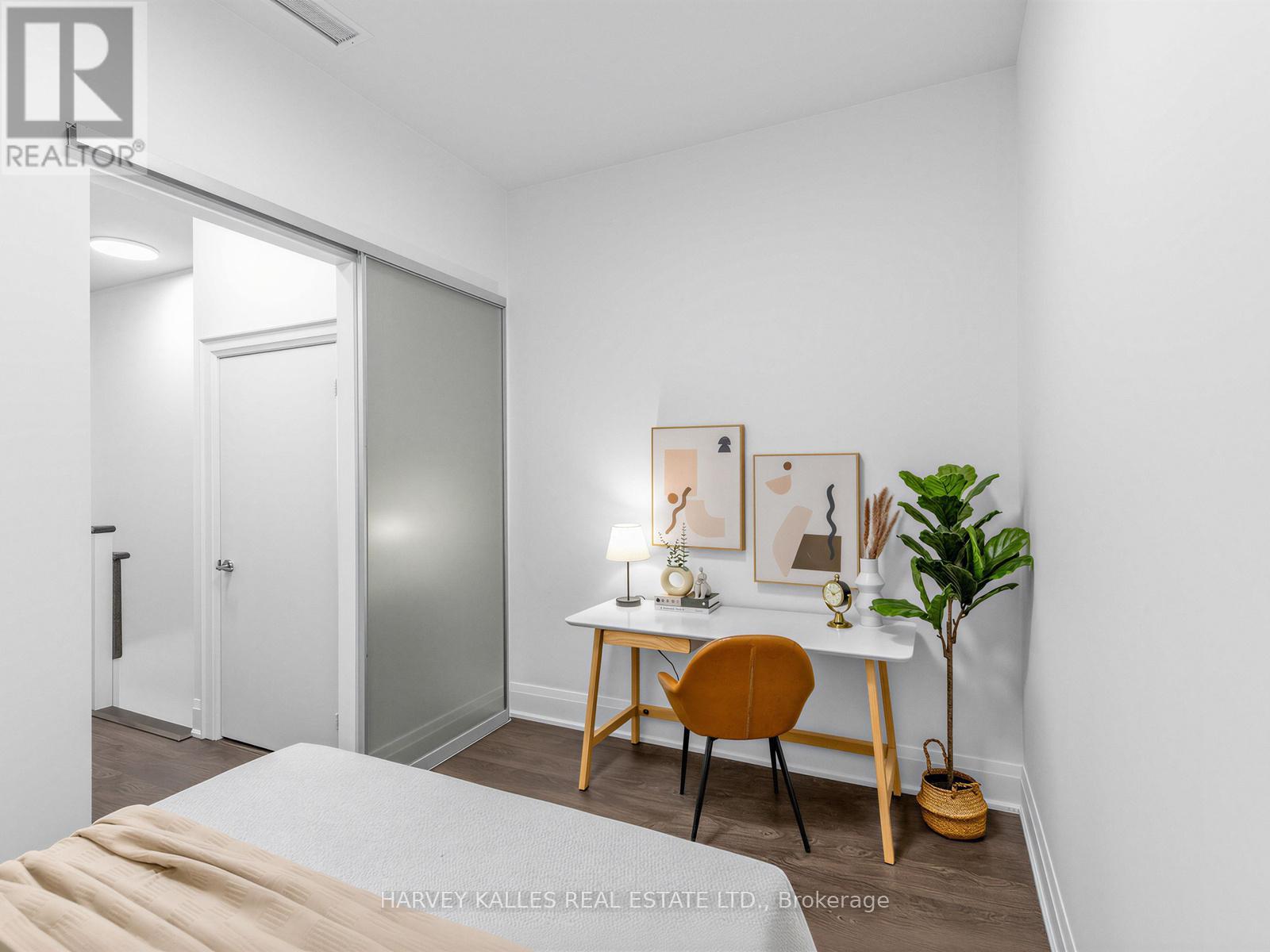 TH 13 - 30 ROEHAMPTON AVENUE