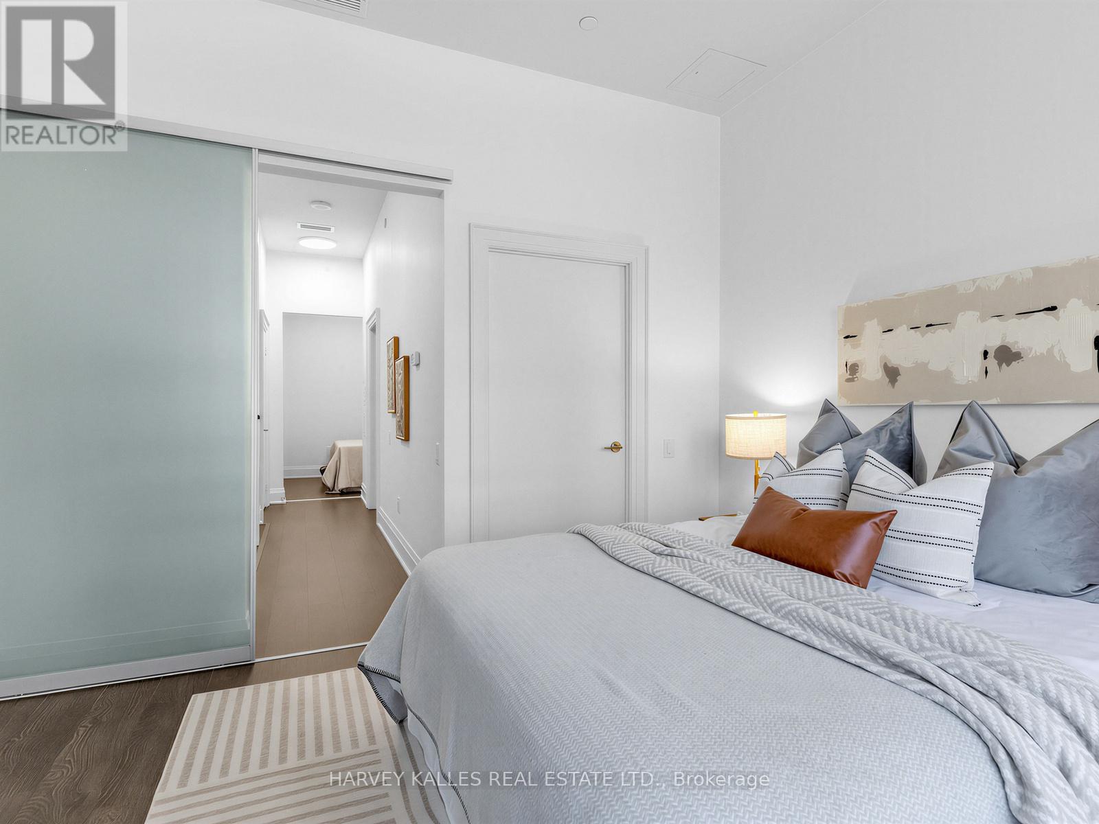 TH 13 - 30 ROEHAMPTON AVENUE