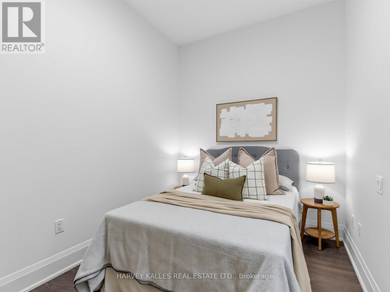 TH 13 - 30 ROEHAMPTON AVENUE