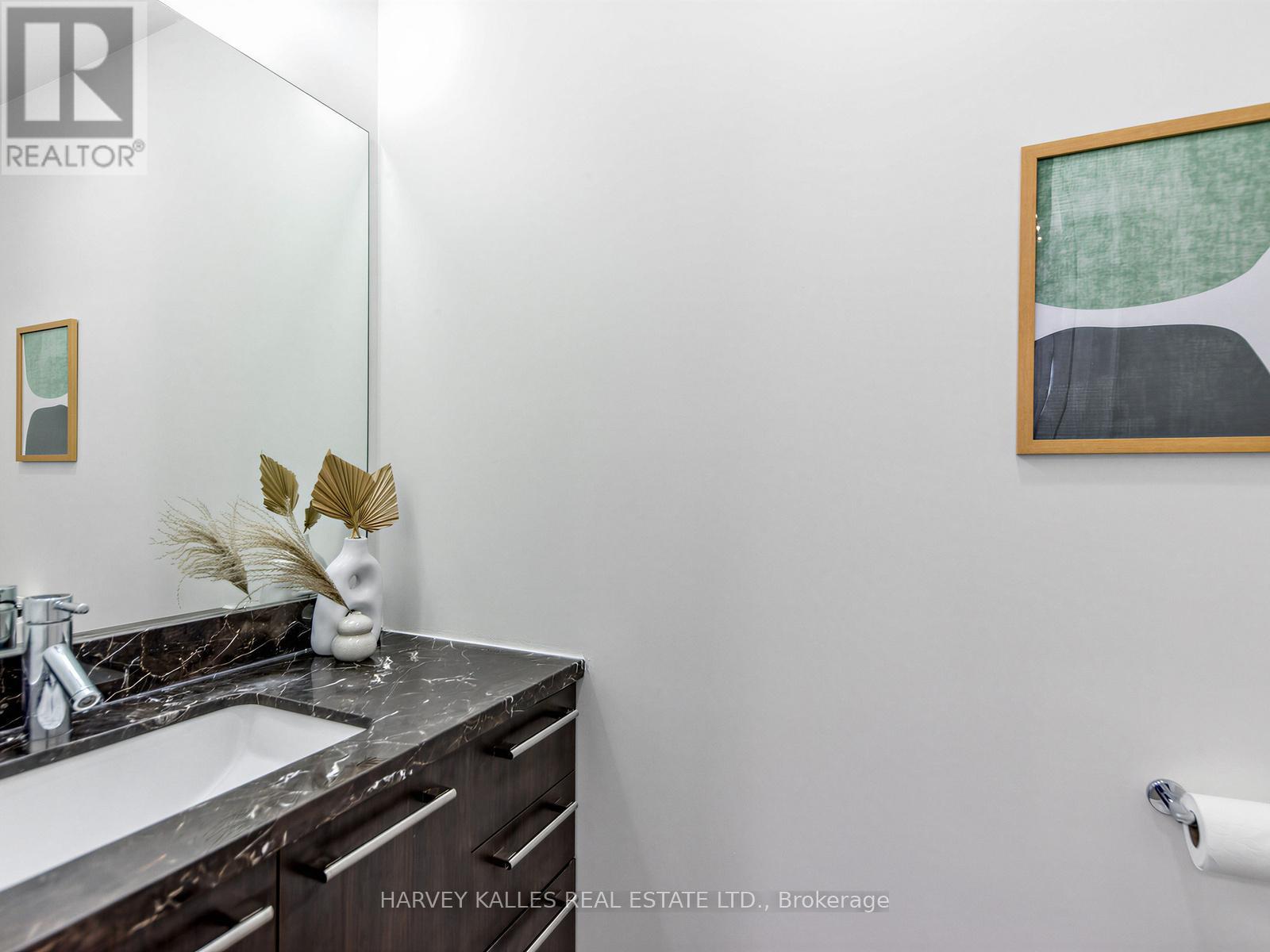TH 13 - 30 ROEHAMPTON AVENUE