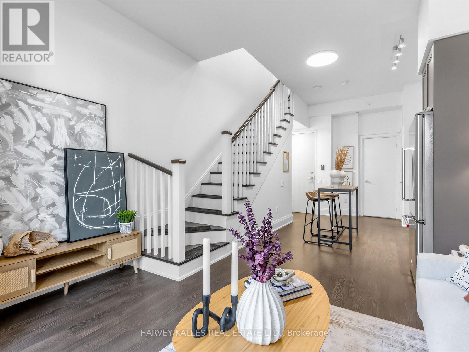 TH 13 - 30 ROEHAMPTON AVENUE