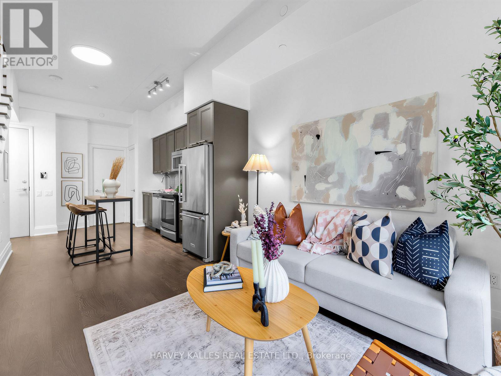 TH 13 - 30 ROEHAMPTON AVENUE