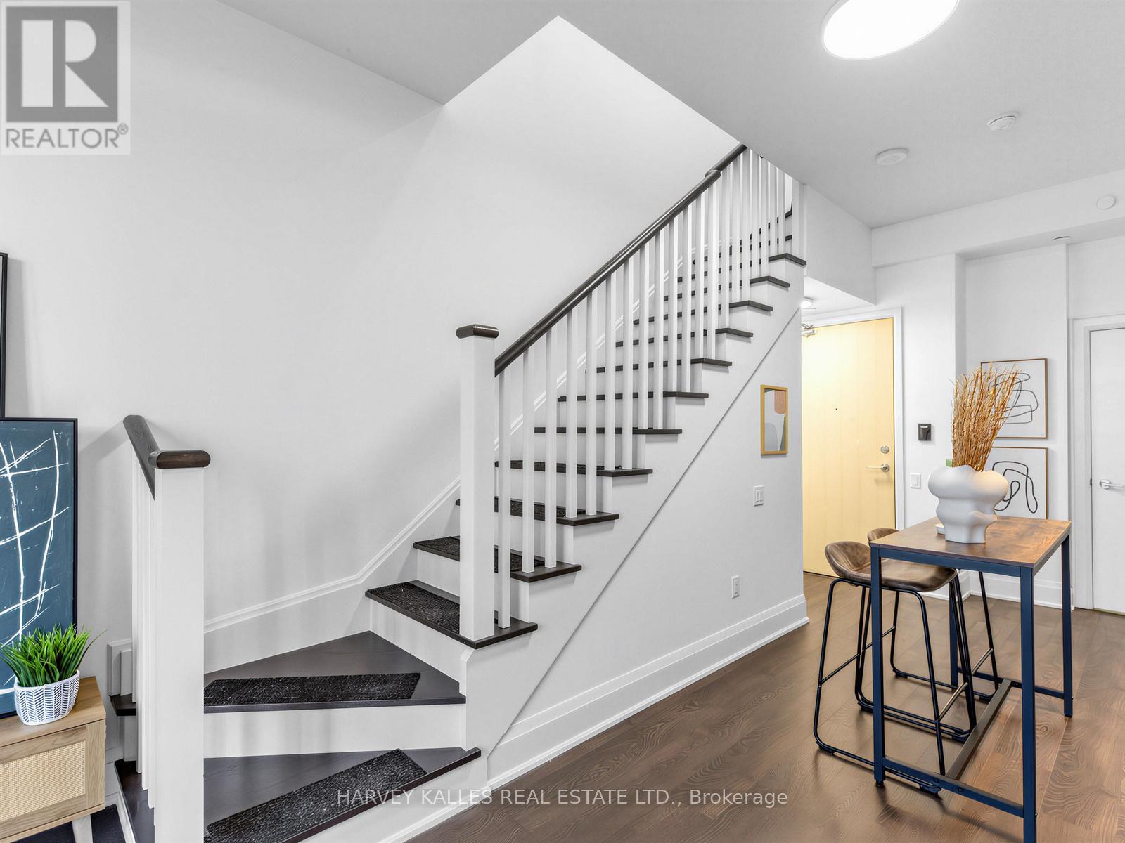 TH 13 - 30 ROEHAMPTON AVENUE