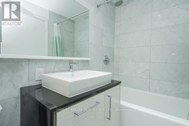 TH12 - 121 MCMAHON DRIVE