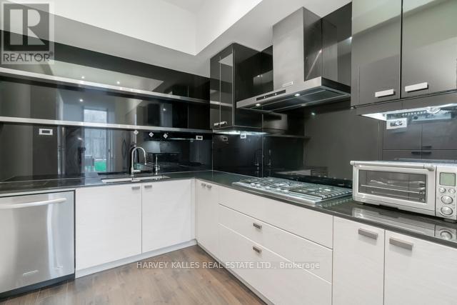 TH12 - 121 MCMAHON DRIVE