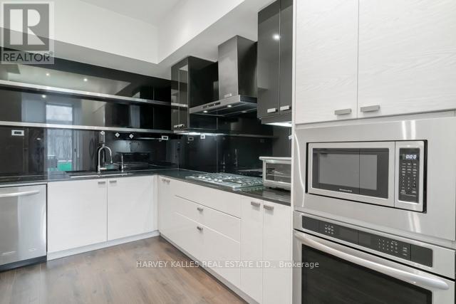 TH12 - 121 MCMAHON DRIVE