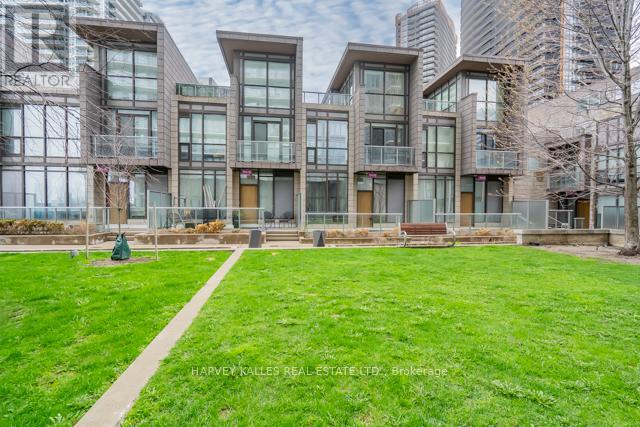 TH12 - 121 MCMAHON DRIVE