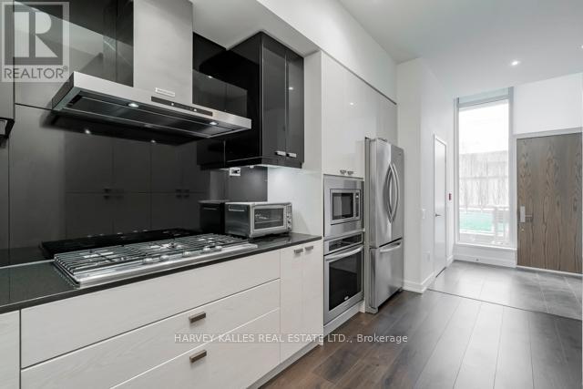 TH12 - 121 MCMAHON DRIVE