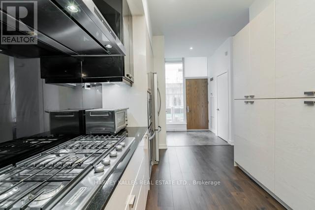 TH12 - 121 MCMAHON DRIVE