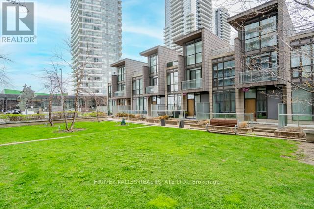 TH12 - 121 MCMAHON DRIVE