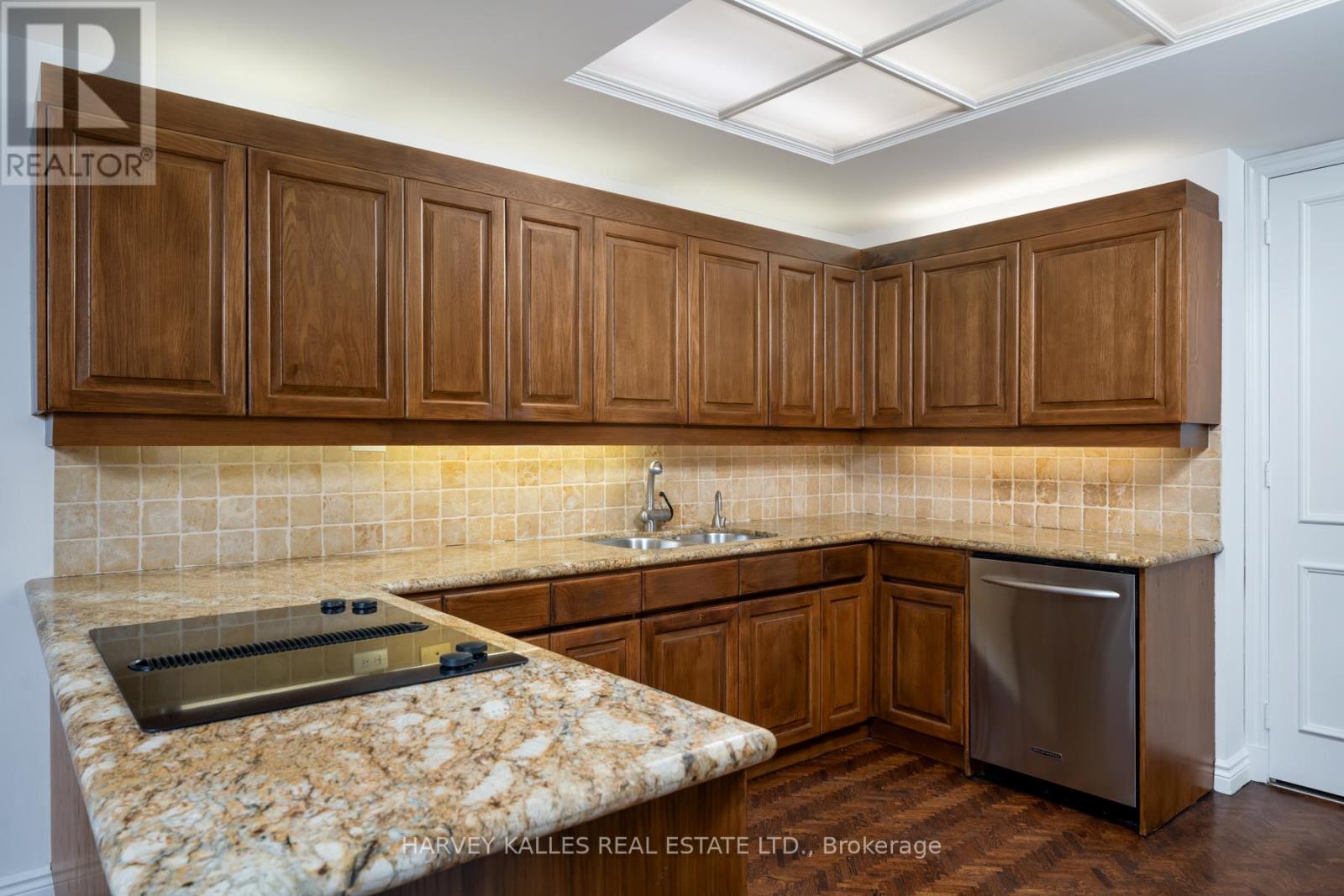 204 - 70 ROSEHILL AVENUE