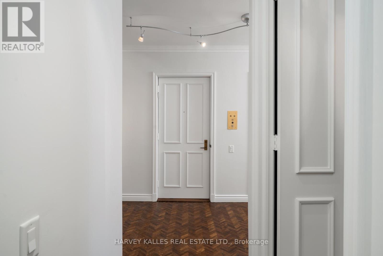 204 - 70 ROSEHILL AVENUE