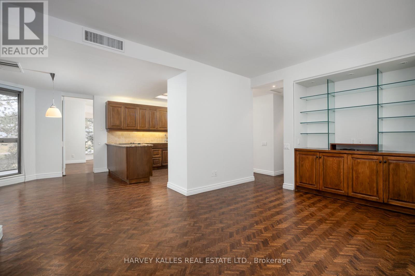 204 - 70 ROSEHILL AVENUE