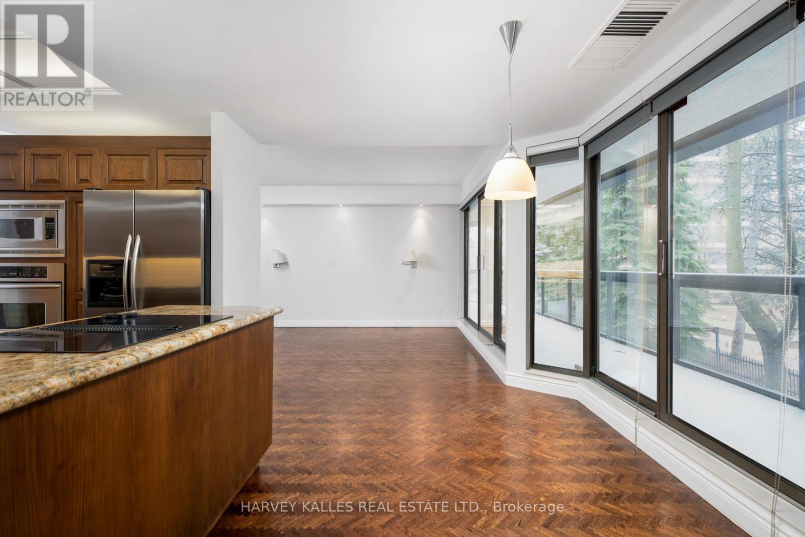 204 - 70 ROSEHILL AVENUE