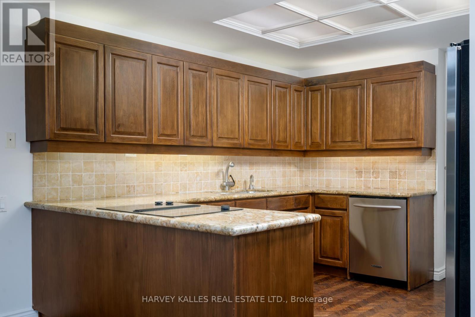 204 - 70 ROSEHILL AVENUE