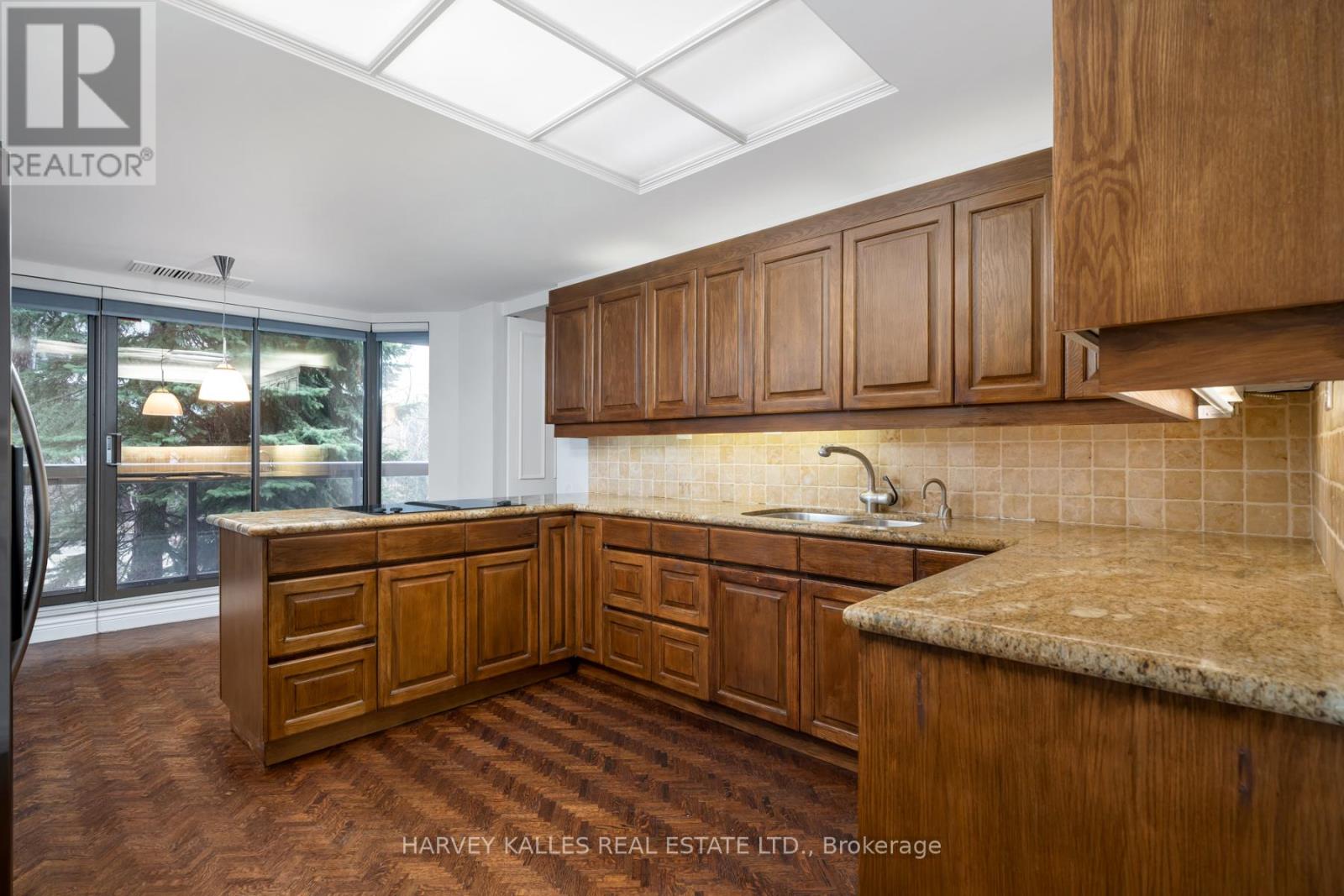 204 - 70 ROSEHILL AVENUE