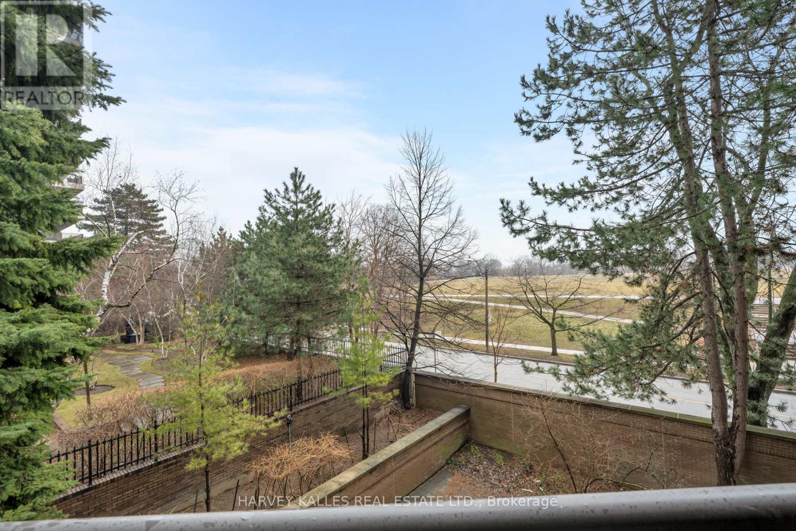 204 - 70 ROSEHILL AVENUE