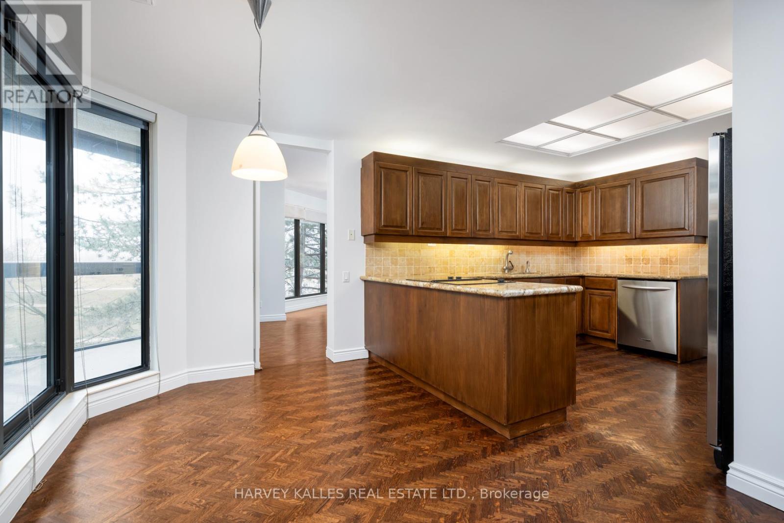 204 - 70 ROSEHILL AVENUE