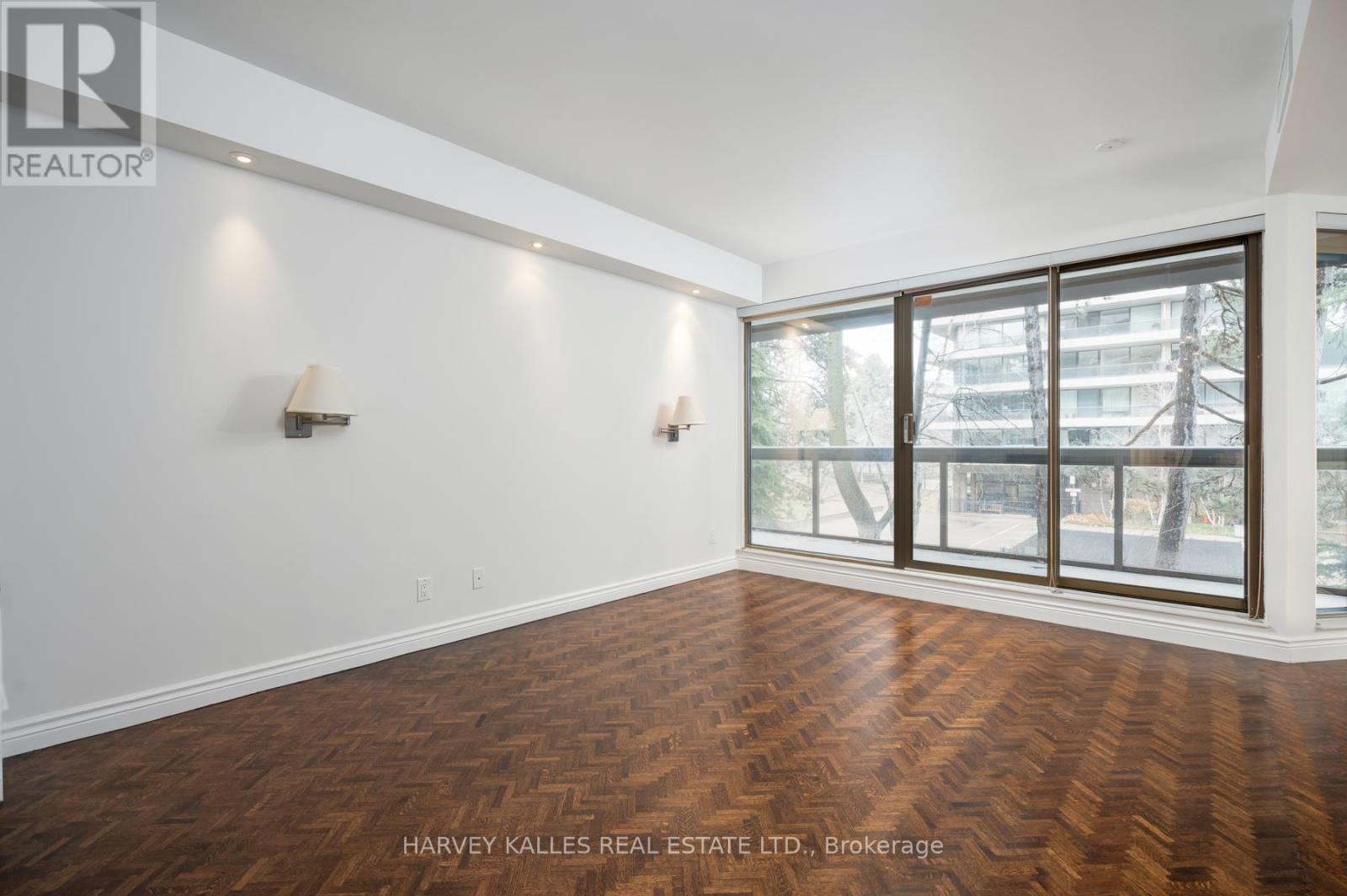 204 - 70 ROSEHILL AVENUE