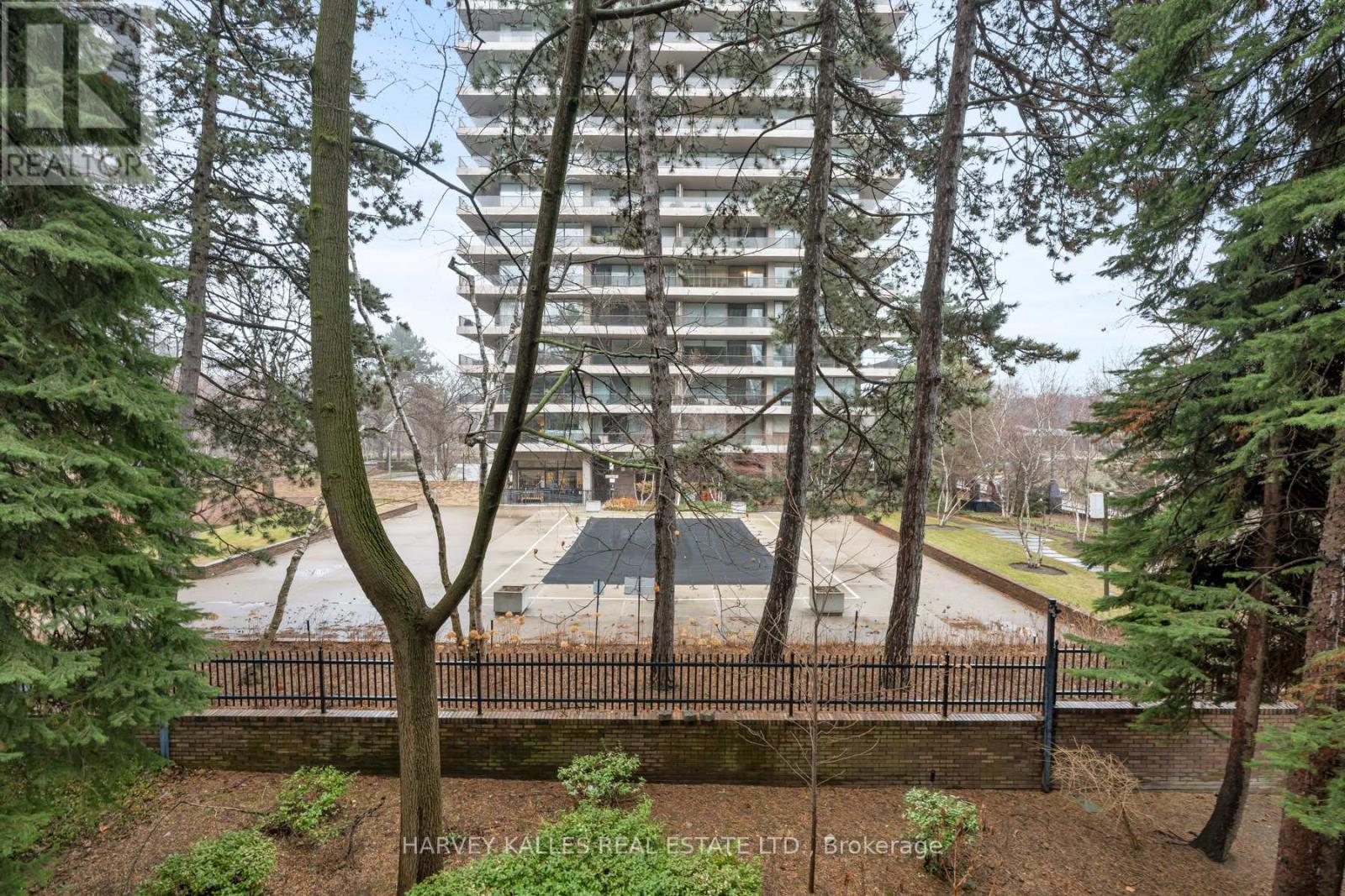 204 - 70 ROSEHILL AVENUE