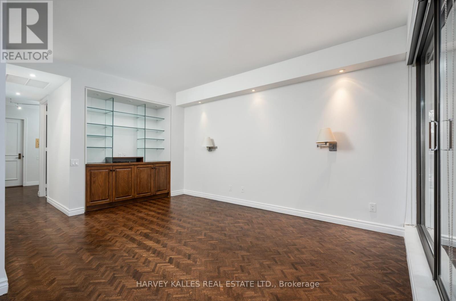 204 - 70 ROSEHILL AVENUE