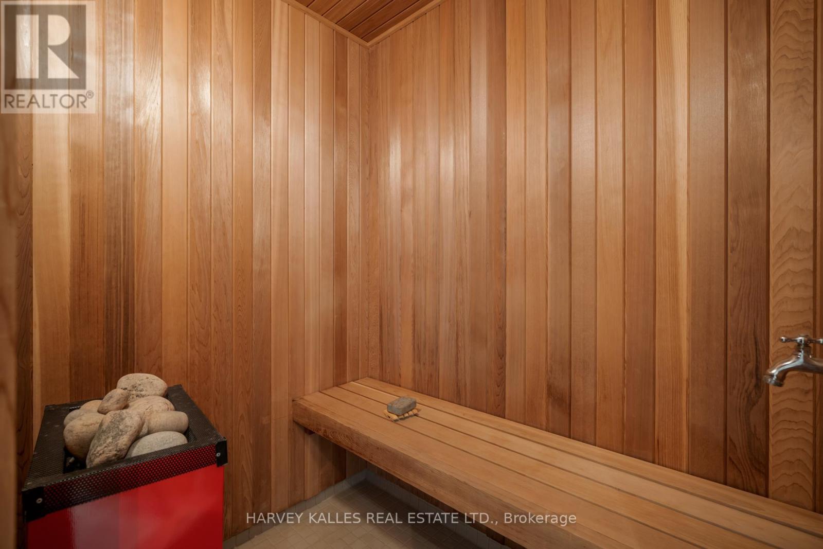 204 - 70 ROSEHILL AVENUE