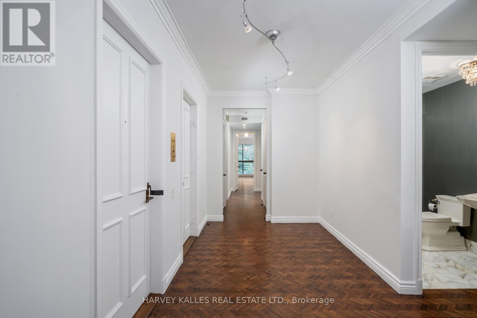 204 - 70 ROSEHILL AVENUE