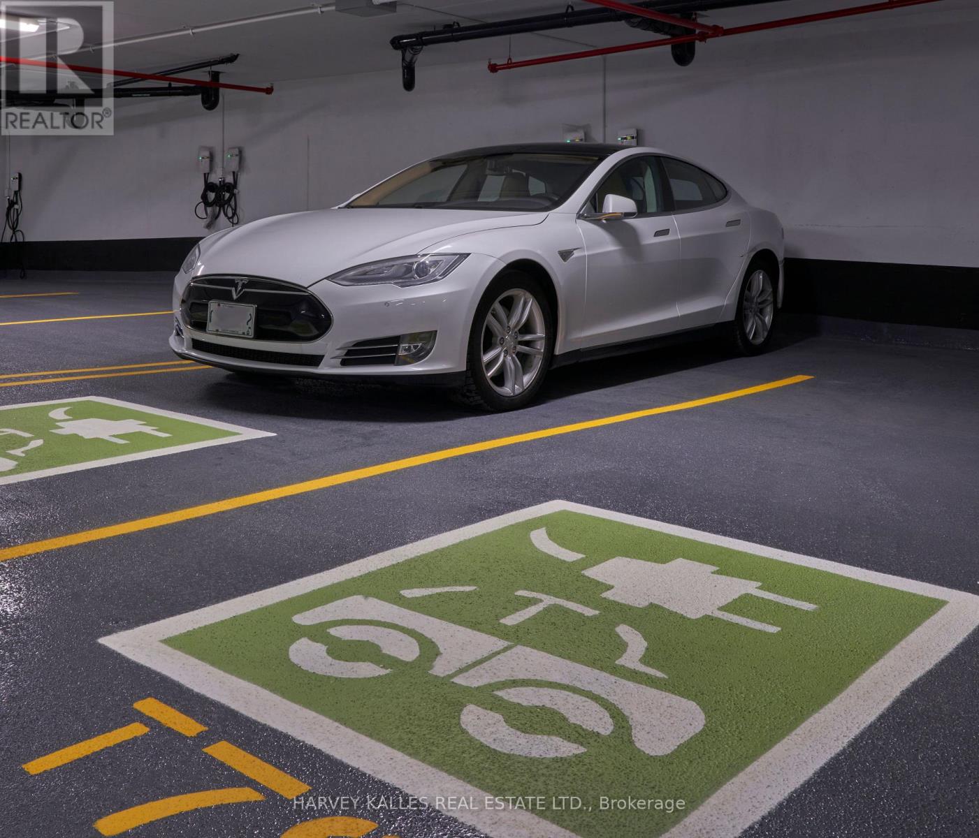 402 - 71 REDPATH AVENUE