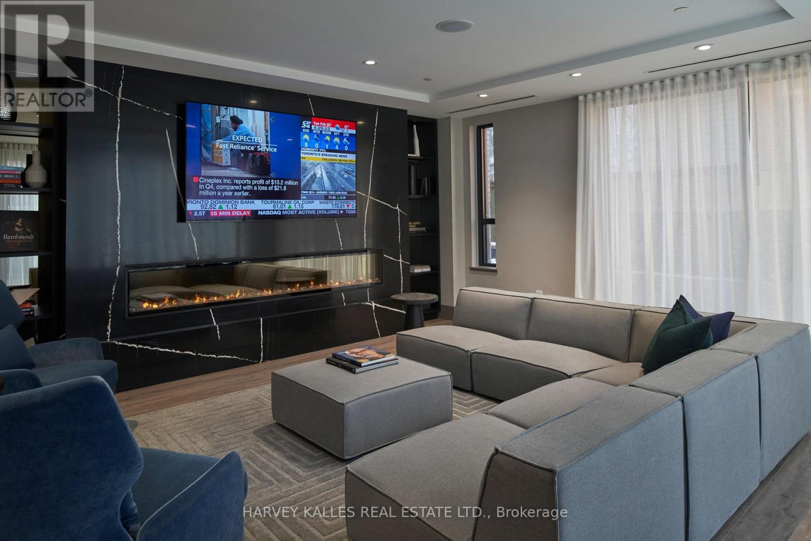 402 - 71 REDPATH AVENUE