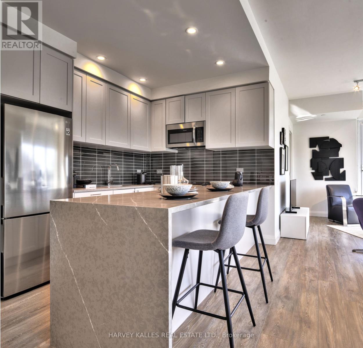 402 - 71 REDPATH AVENUE