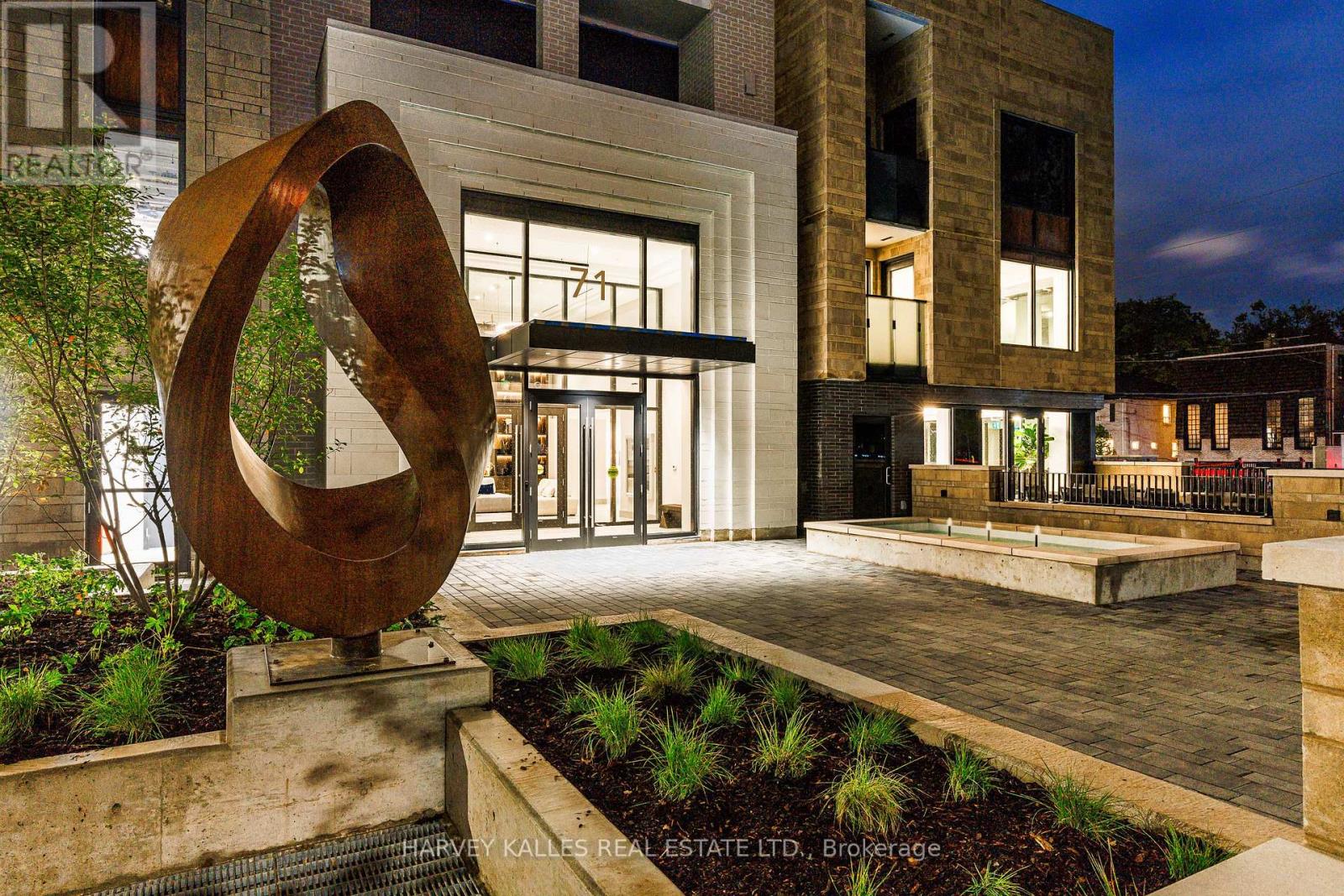 402 - 71 REDPATH AVENUE