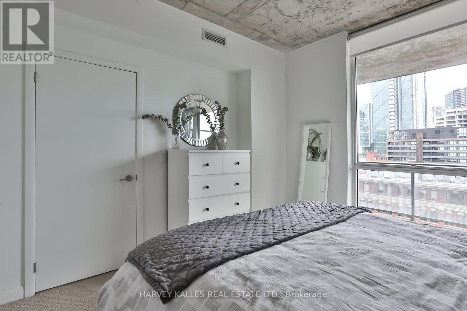 712 - 478 KING STREET W
