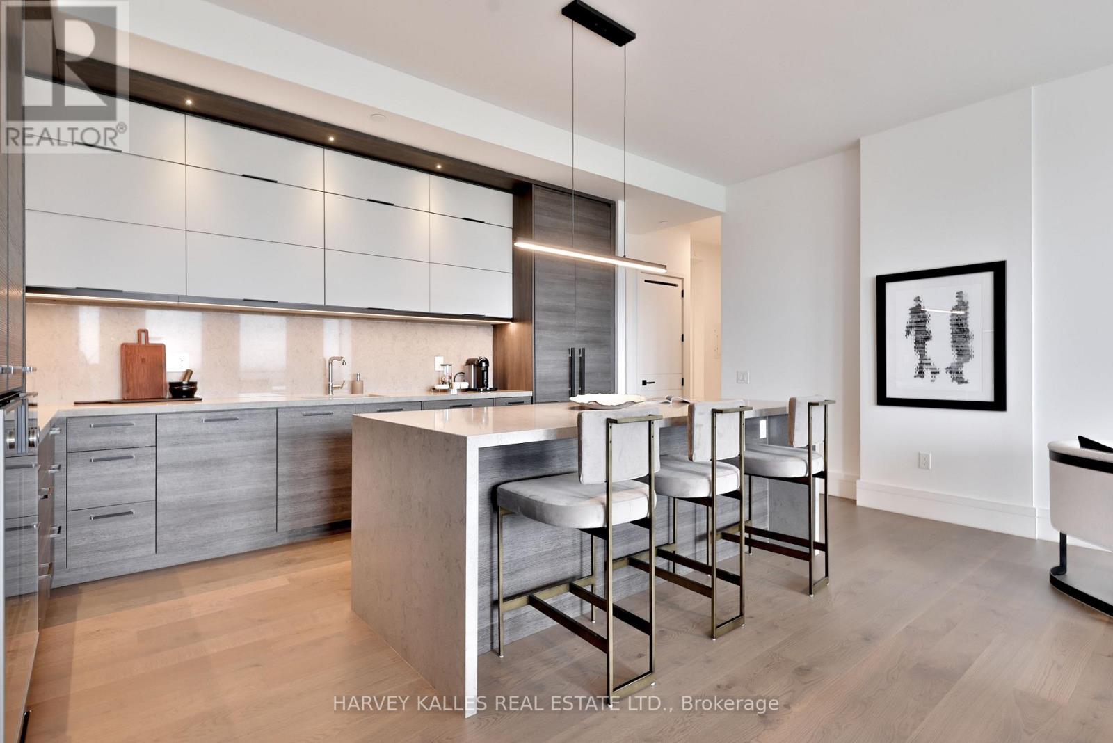 1804 - 215 LONSDALE ROAD
