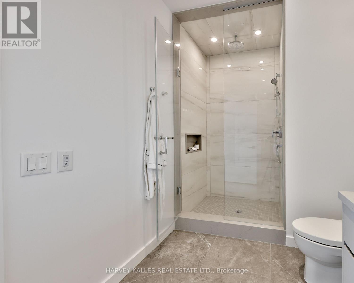 1804 - 215 LONSDALE ROAD