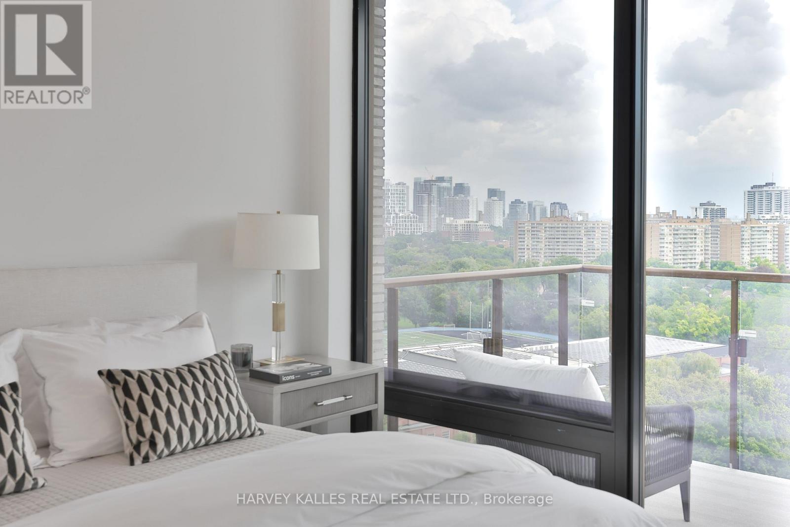 1804 - 215 LONSDALE ROAD