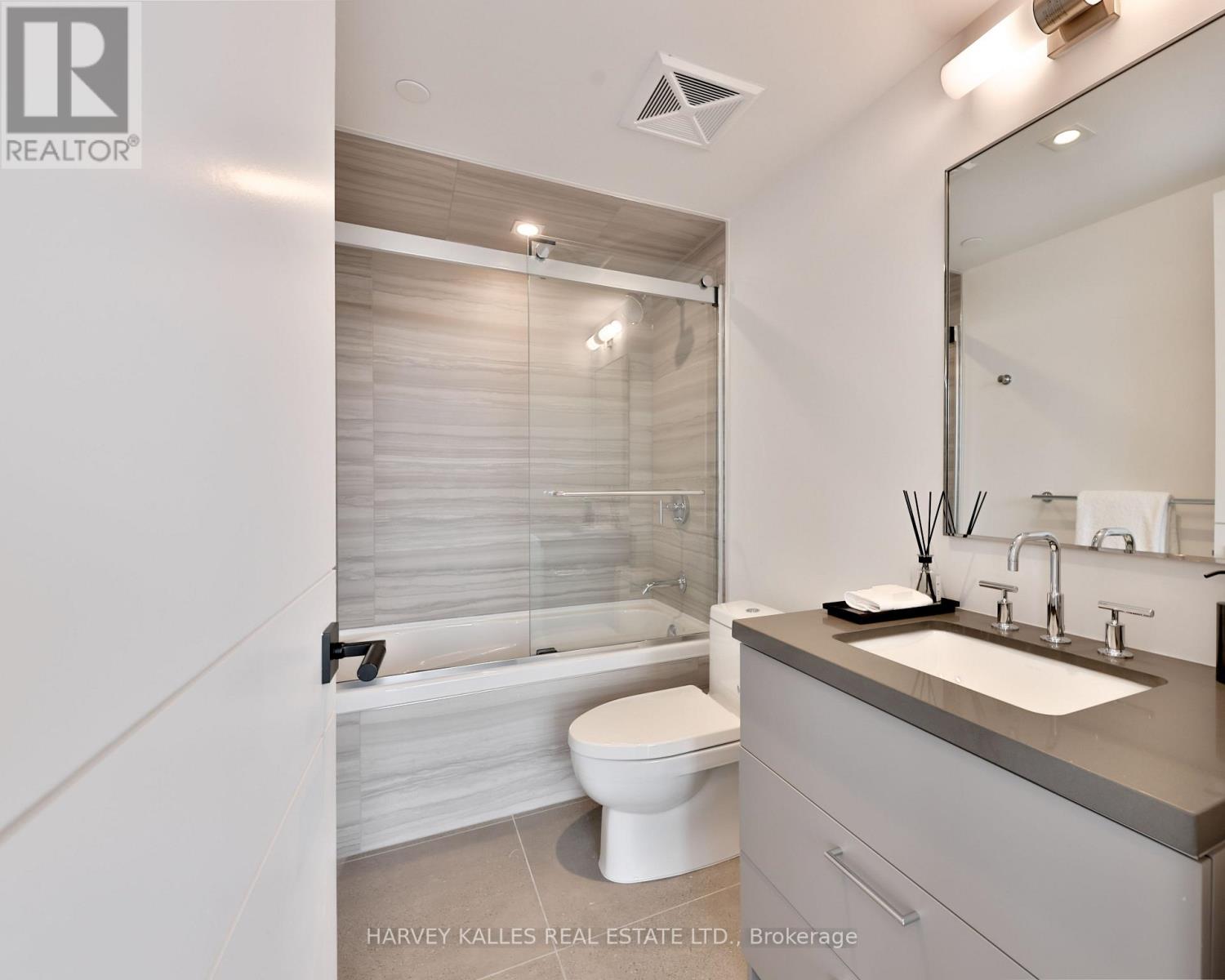 1804 - 215 LONSDALE ROAD