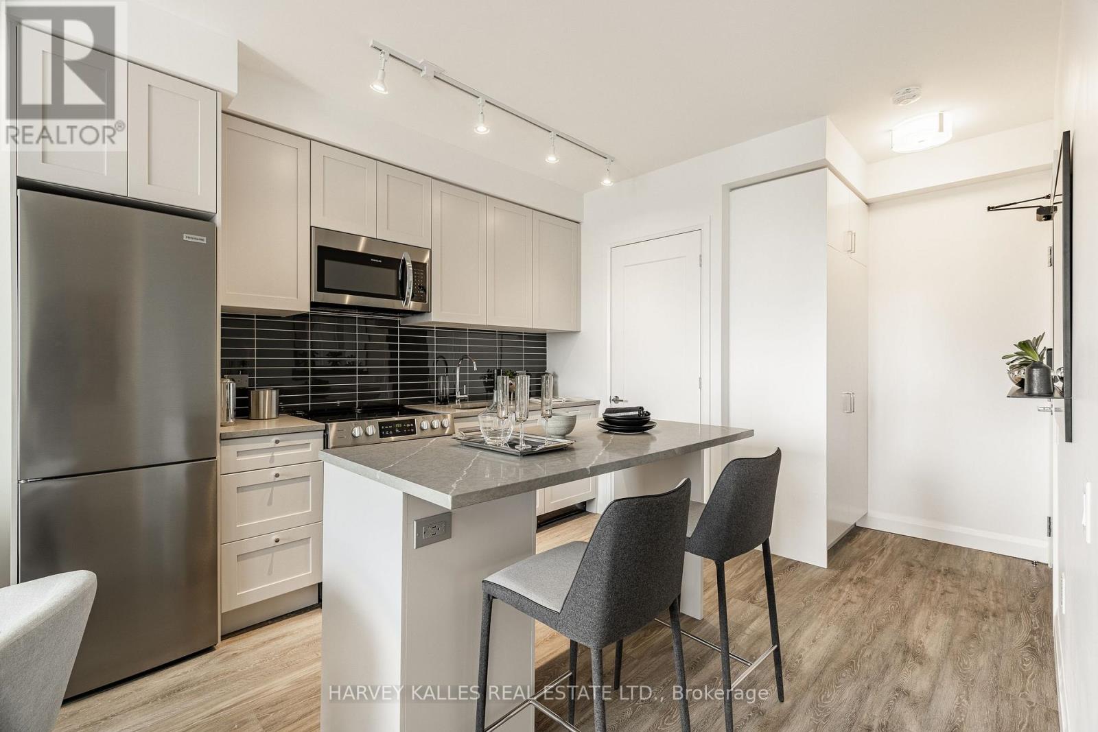 1301 - 71 REDPATH AVENUE