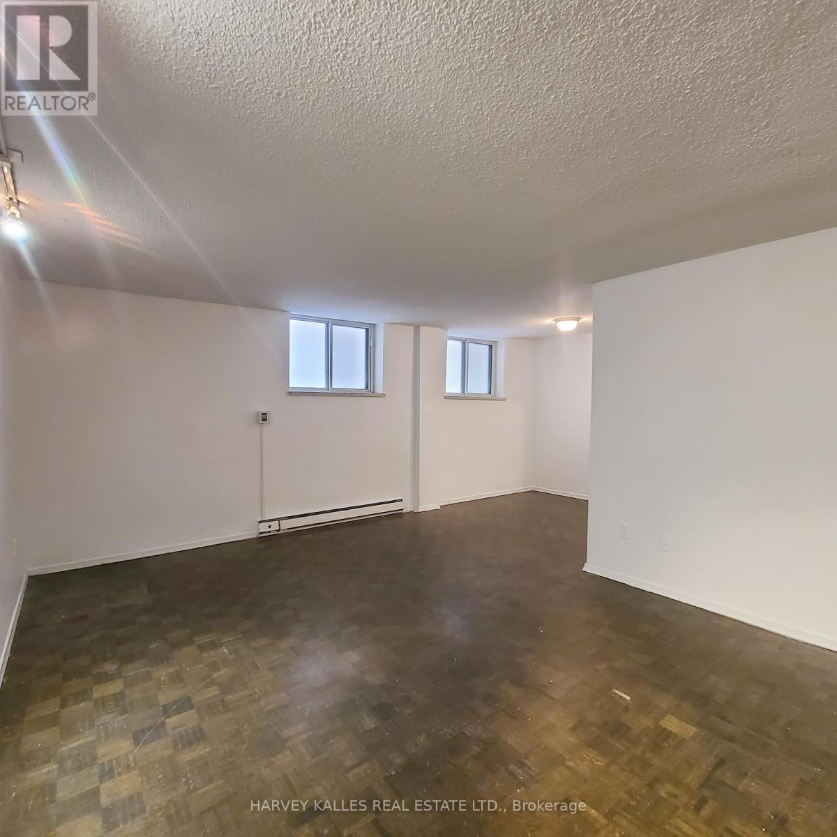 4 - 570 EGLINTON AVENUE W